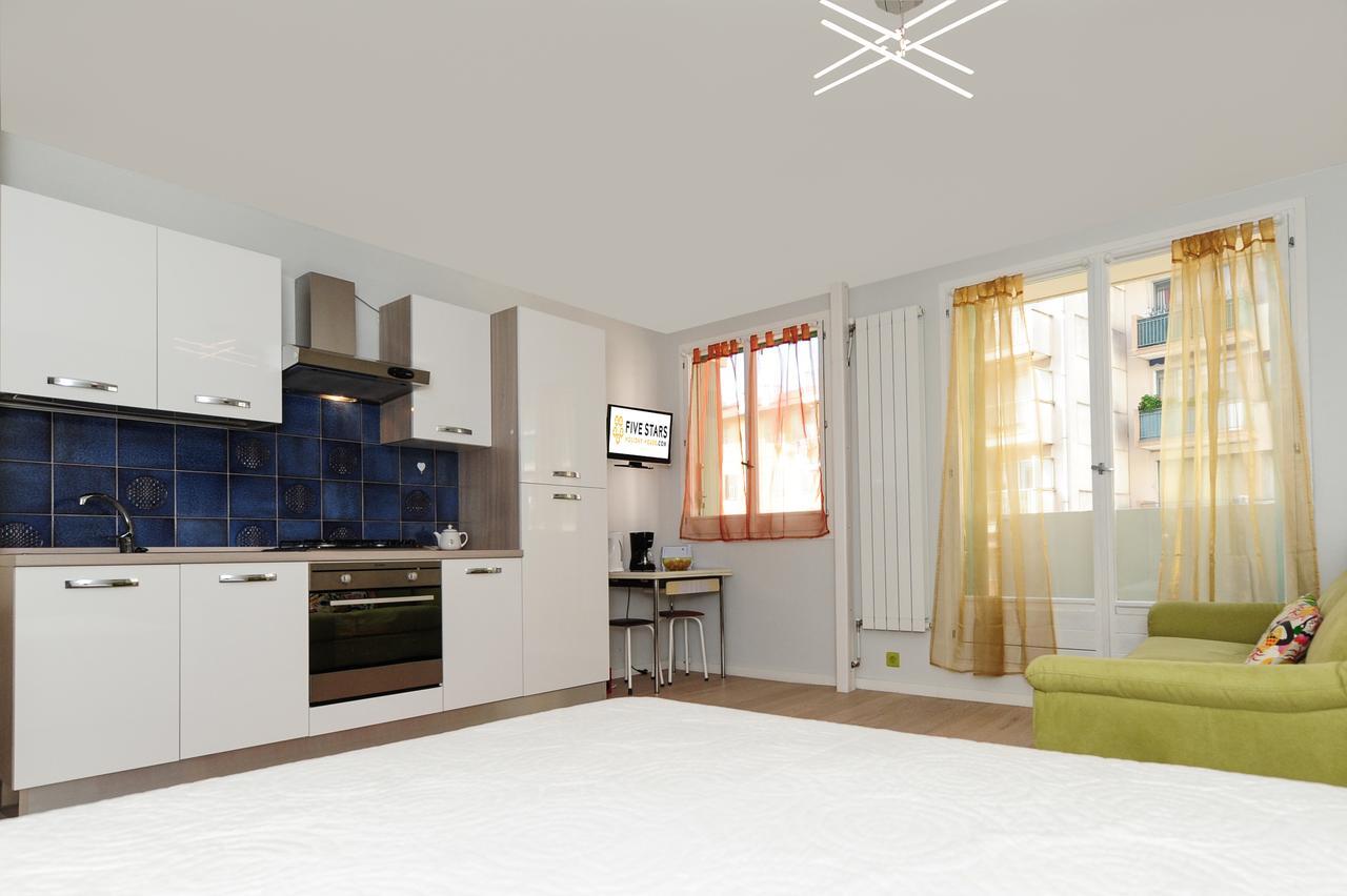 Blue Lagon Five Stars Holiday House Ницца Экстерьер фото